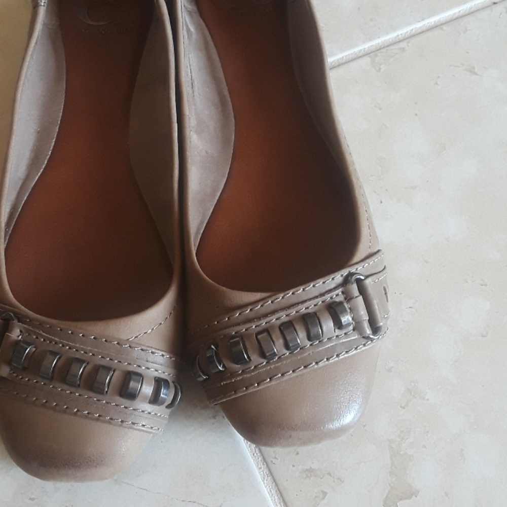 Shoes - Picture 5 of 6